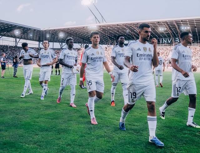 开云app下载-落后巴萨4分！皇马更衣室几乎绝望：翻盘希望渺茫 想要换帅