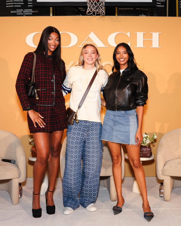 娜塔莉亚·布莱恩特晒工作照！作为主持人参与佩奇&amp;里斯访谈节目